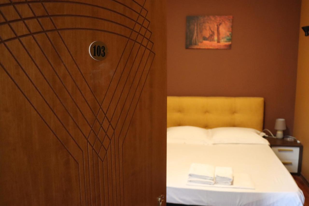 Hotel Ceka ドゥラス エクステリア 写真