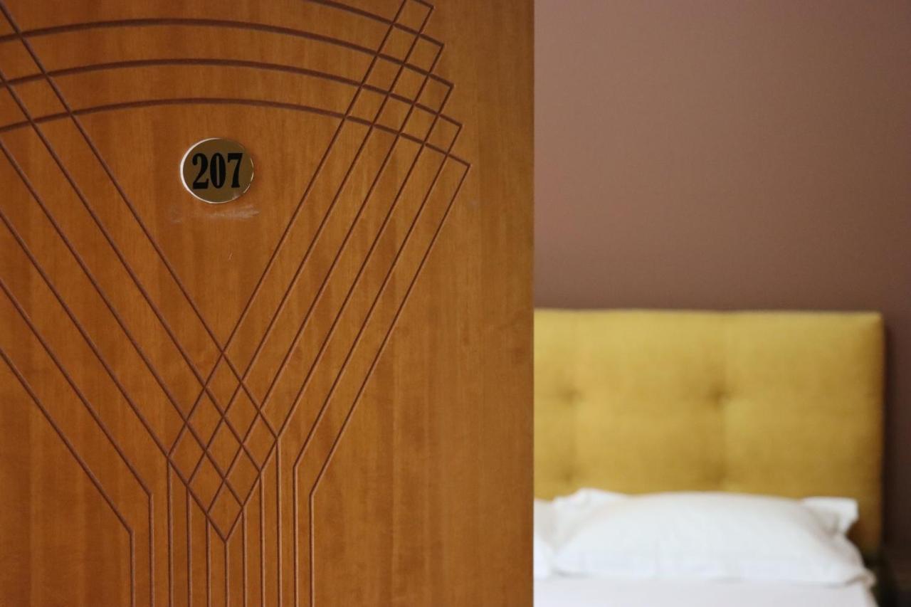 Hotel Ceka ドゥラス エクステリア 写真
