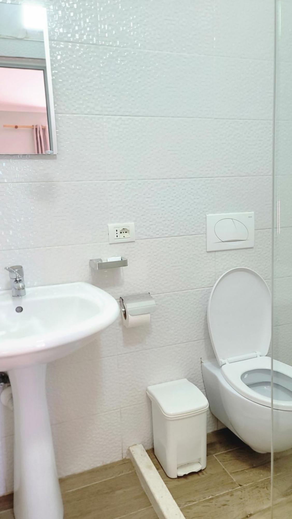 Hotel Ceka ドゥラス エクステリア 写真