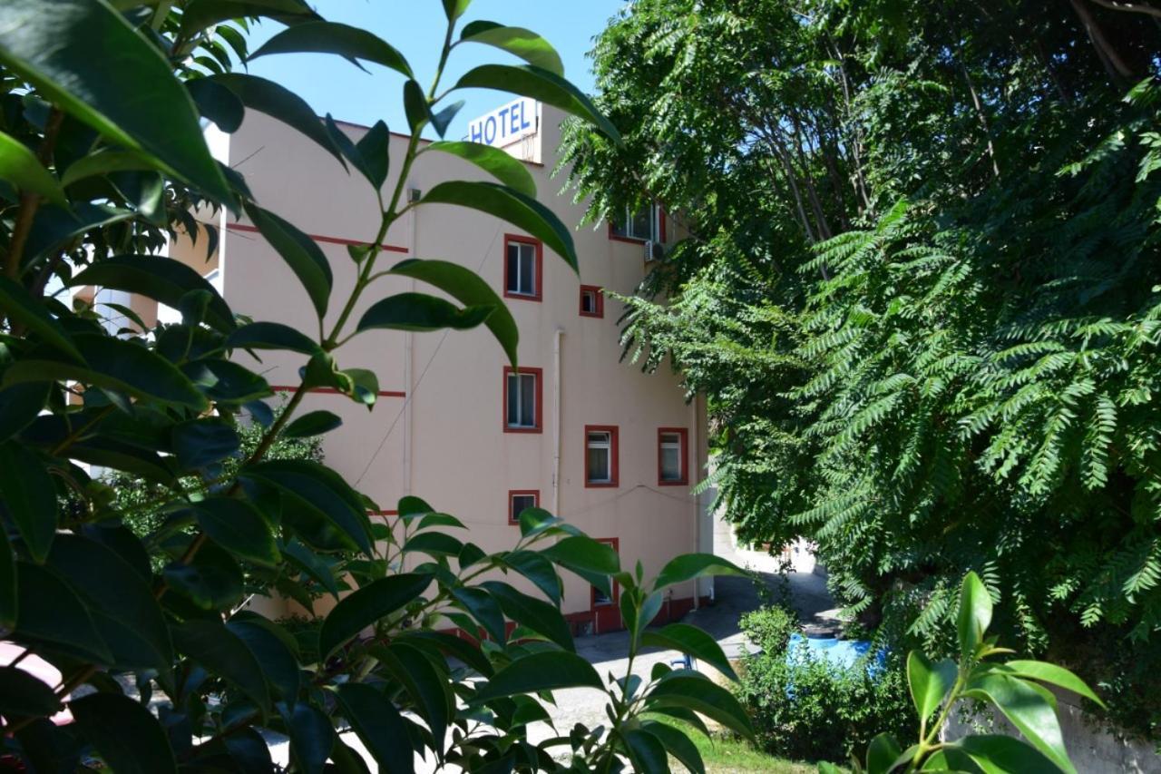 Hotel Ceka ドゥラス エクステリア 写真